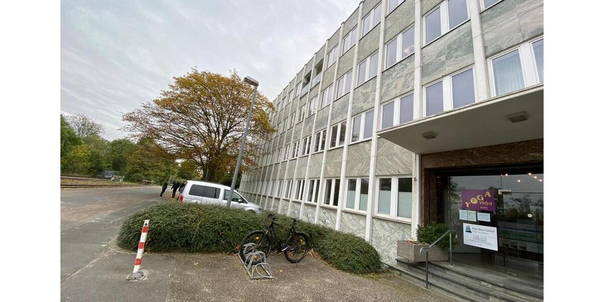 Heller Büroraum in großem Bürokomplex zu vermieten! zimmer