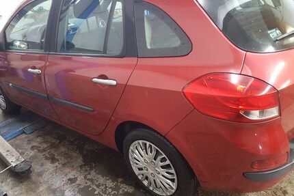 Renault Clio 59.600 km 2.300 &euro; Herne 44627