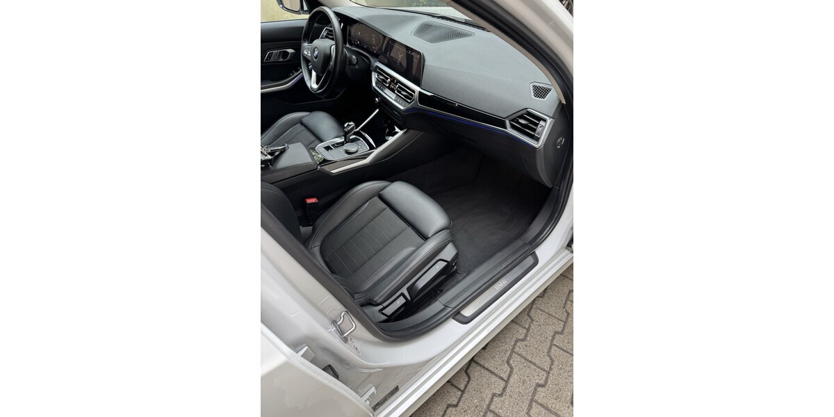 BMW 330i 61.300 km 33.500 € Herne 44623