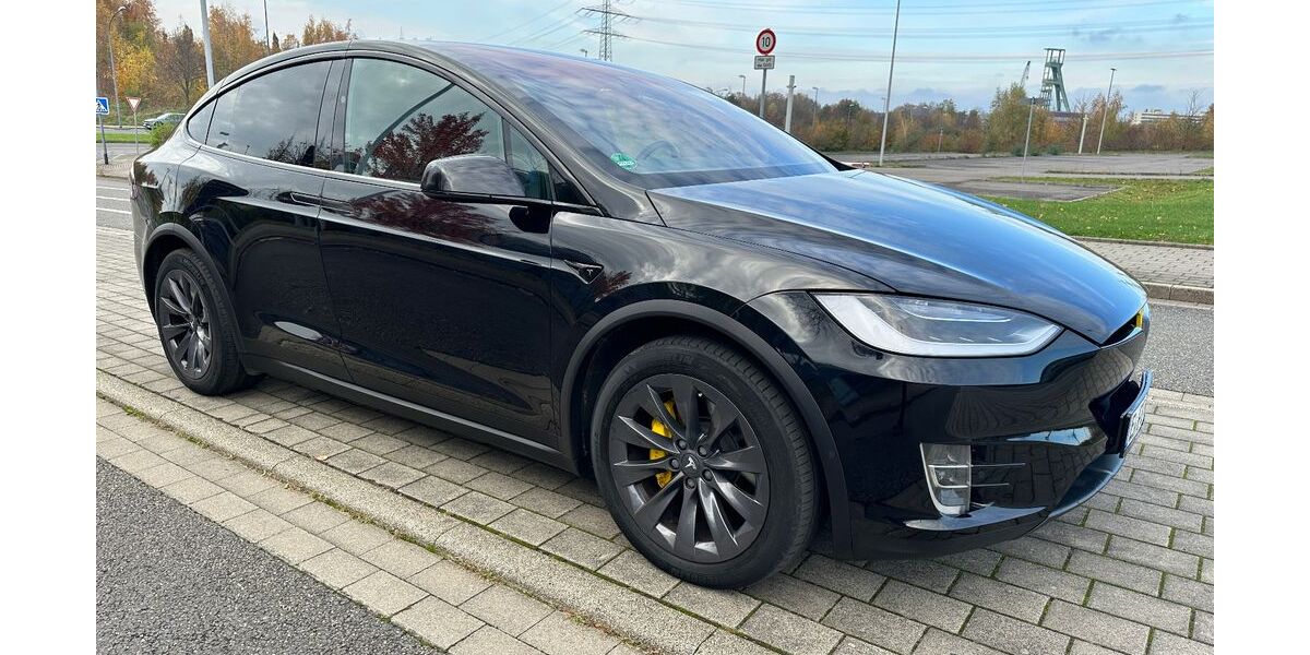 Tesla Model X 157.890 km 35.700 € Essen 45131