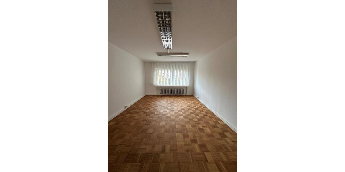 Ansprechende, helle Büroräume mit Blick auf den Neutorplatz zimmer