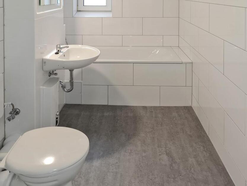 Renovierte helle 3-Zimmer-Wohnung im 1. OG zu vermieten! zimmer