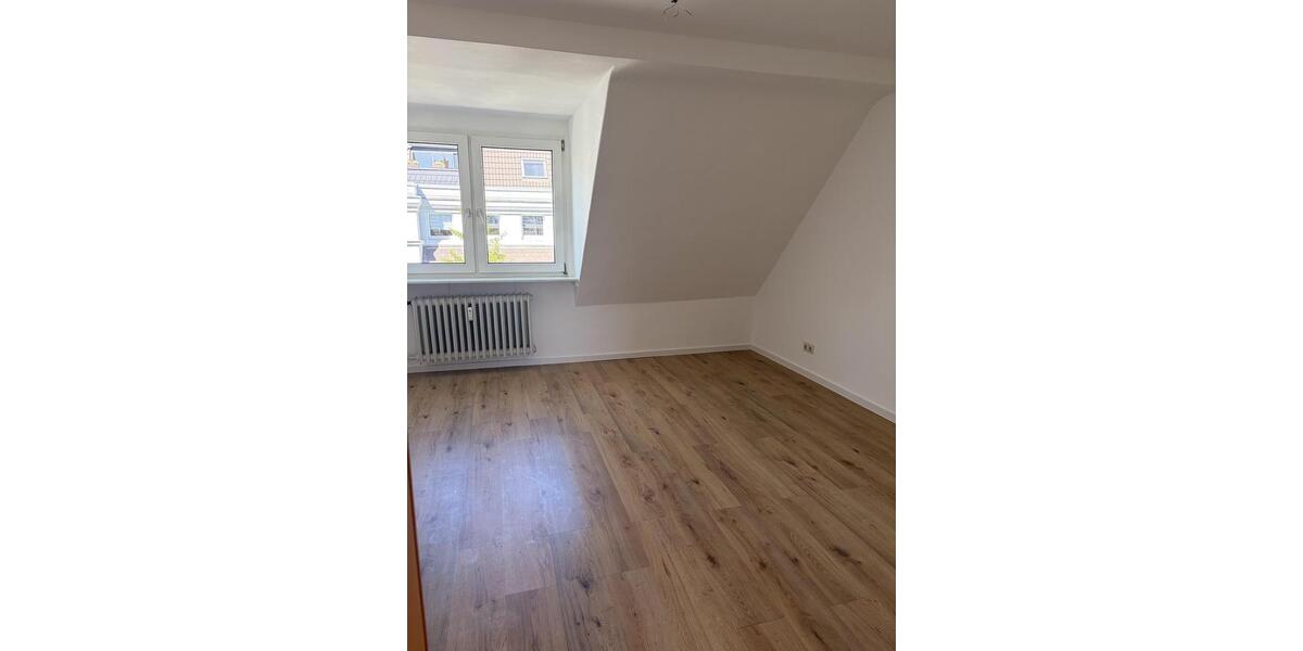 Dachgeschoßwohnung Duisburg - 2 Zimmer, 47 m&sup2;, 470&euro; | Angebot:26427157