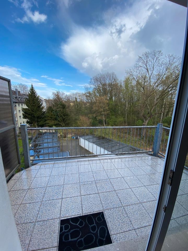 100qm Wohnung in Bochum-Hamme! gerne als 3er WG mit Balkon