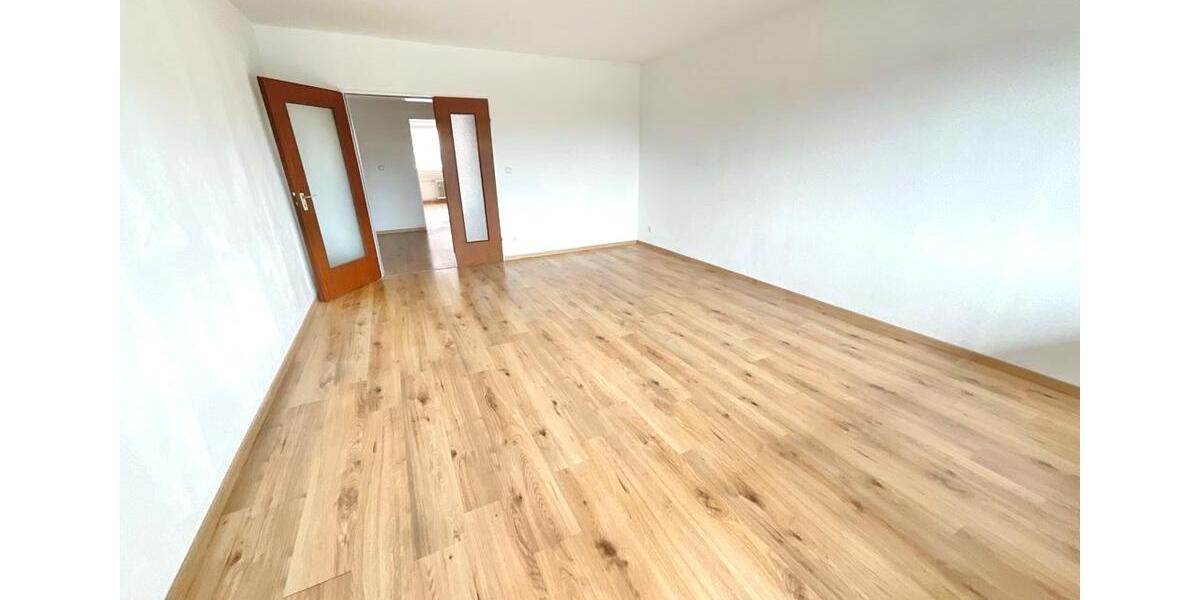 Große 3 Zimmerwohnung mit Balkon 3 zimmer