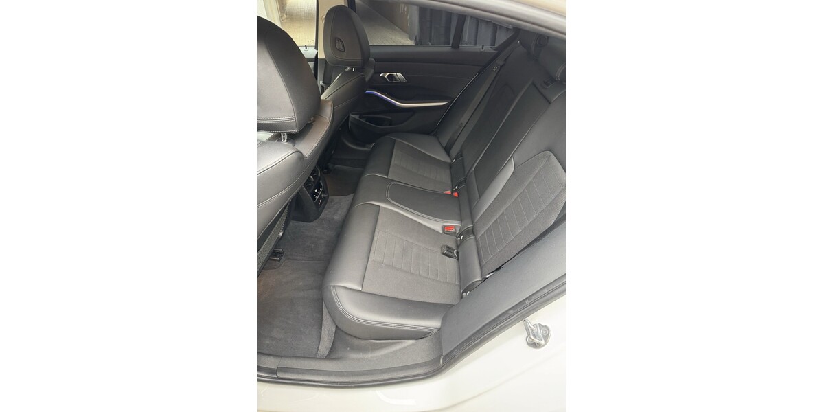 BMW 330i 61.300 km 33.500 € Herne 44623