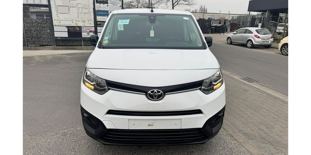 Toyota Proace City 124.000 km 13.890 &euro; Gelsenkirchen 45884