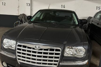 Chrysler 300C 249.340 km 7.000 &euro; Essen 45355