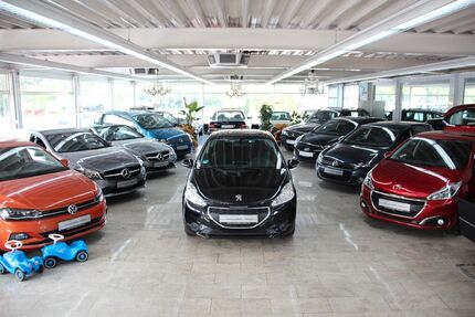 Peugeot 208 90.000 km 5.490 € Essen 45356