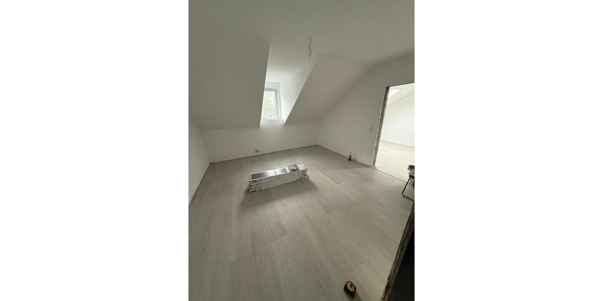 Dachgeschoßwohnung Velbert Langenberg - 3 Zimmer, 80 m&sup2;, 720&euro; | Angebot:27596657