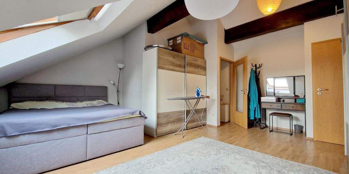 Modernes Zweifamilienhaus mit großem Garten und gehobener Ausstattung 7 zimmer