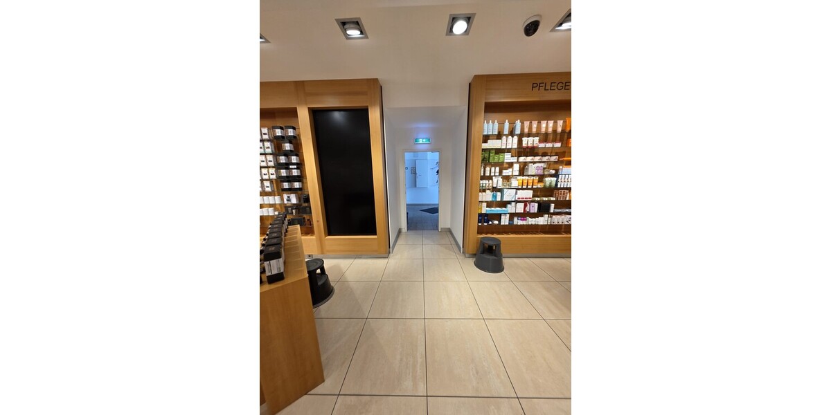 Repräsentative Gewerbefläche mit großer Fensterfront & hochwertiger Ausstattung zimmer