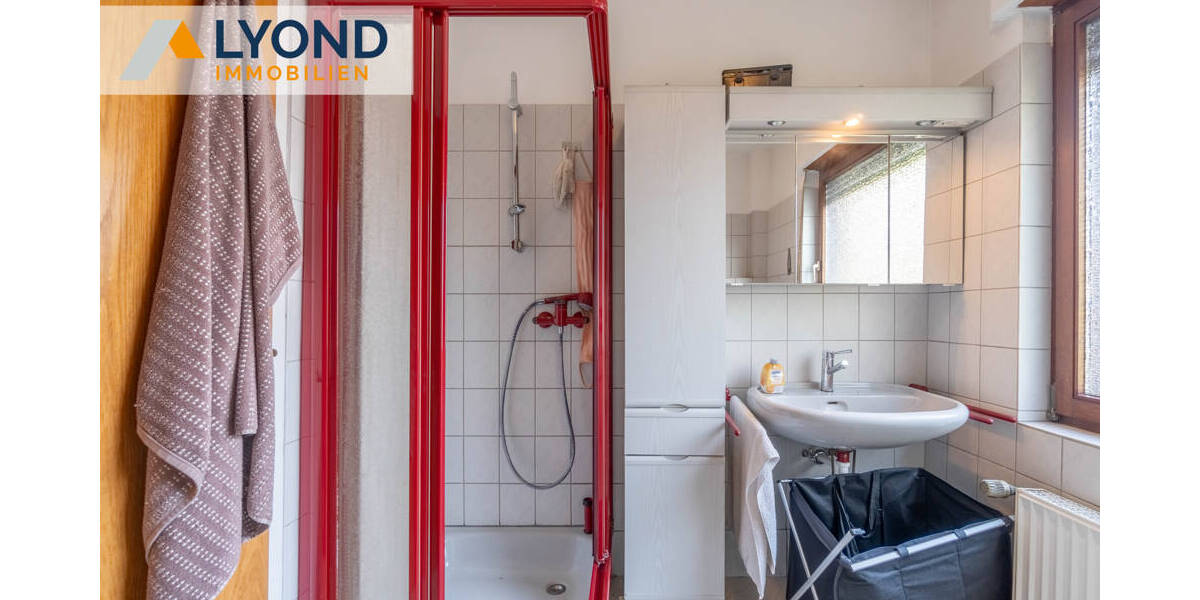 Exponierte Lage in Moers-Kapellen Doppelhaushälfte mit Potenzial- ruhige und zentrale Lage 8 zimmer