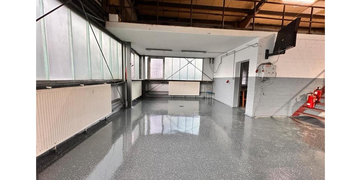 Zwei Gewerbehallen (ehem. Kfz-Werkstatt) in Dorsten-Wulfen zimmer