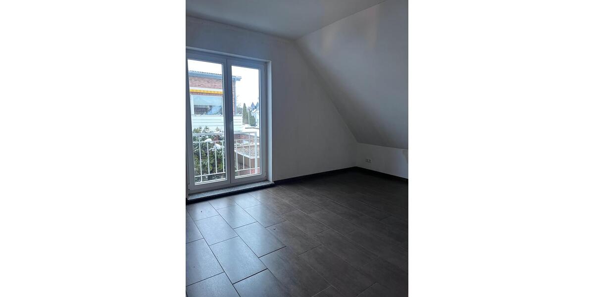 Gepflegte Doppelhaushälfte mit Garten, Garage, PV Anlage in Moers 3 zimmer