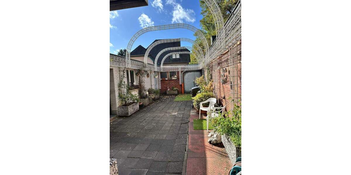 Gepflegtes, voll vermietetes Mehrfamilienhaus inkl. 2 Gewerbeeinheiten in Moers 2 zimmer