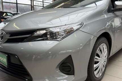 Toyota Auris 68.939 km 9.890 &euro; Bottrop 46236