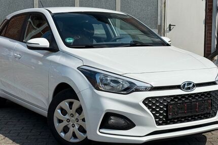 Hyundai i20 99.173 km 8.799 &euro; Oberhausen 46049