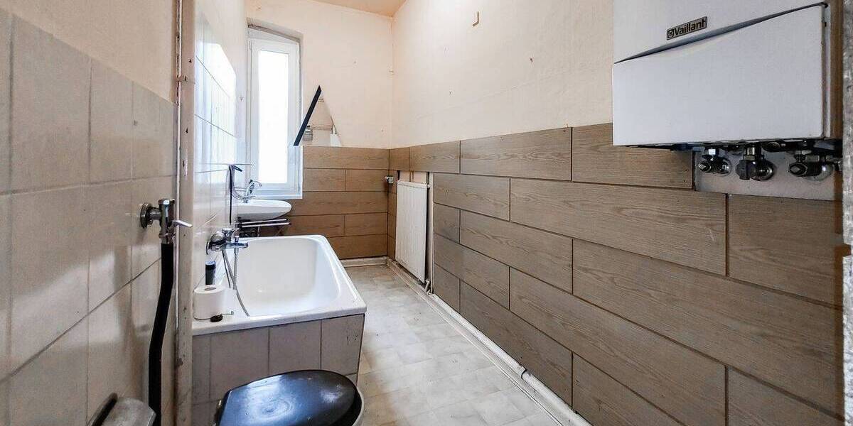 Einfamilienhaus + Mehrfamilienhaus - 7 Einheiten - 5 Garagen - freistehend 1 zimmer