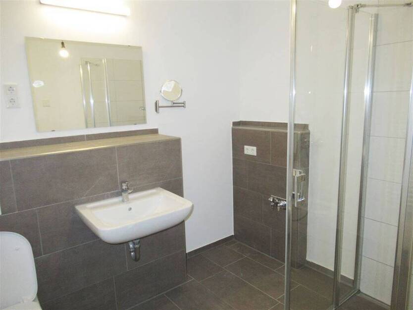 2 Zimmer Wohnung mit Süd-Balkon inkl. Nobilia EBK in Wuppertal - Uellendahl. Ideal für 1 Person.