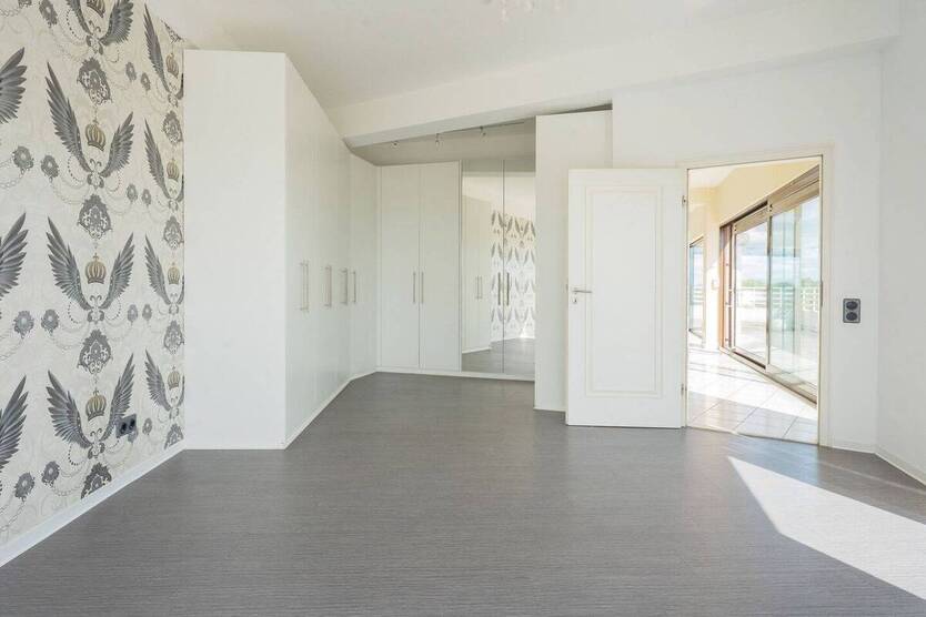 Randgebiet Düsseldorf: Wunderschöne 2,5 Zimmer-Penthousewohnung mit umlaufender Dachterrasse! 2 zimmer