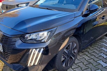 Peugeot 208 7.717 km 20.990 € Essen 45307