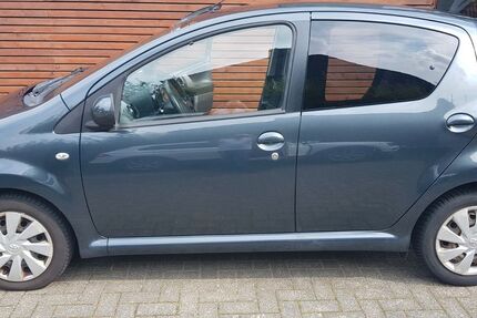 Toyota Aygo (X) 96.800 km 4.950 &euro; Ratingen 40882
