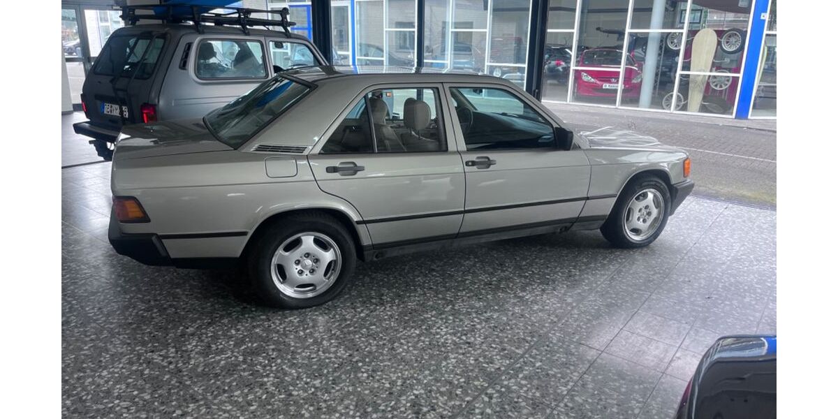 Mercedes-Benz 190 268.000 km 6.700 &euro; Gelsenkirchen 45892