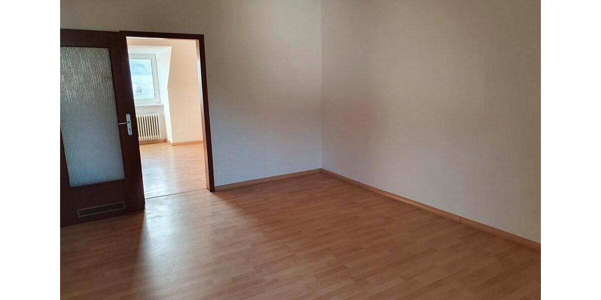 Dachgeschoßwohnung Essen Huttrop - 3 Zimmer, 76 m&sup2;, 119.000&euro; | Angebot:26819341