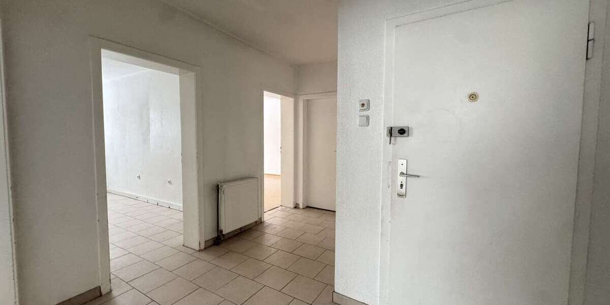 Attraktiv geschnittene 3,5-Zimmer-Wohnung mit Garage und zusätzlichem Stauraum - Erdgeschoßwohnung Essen Stadtbezirk III | Angebot:26312227