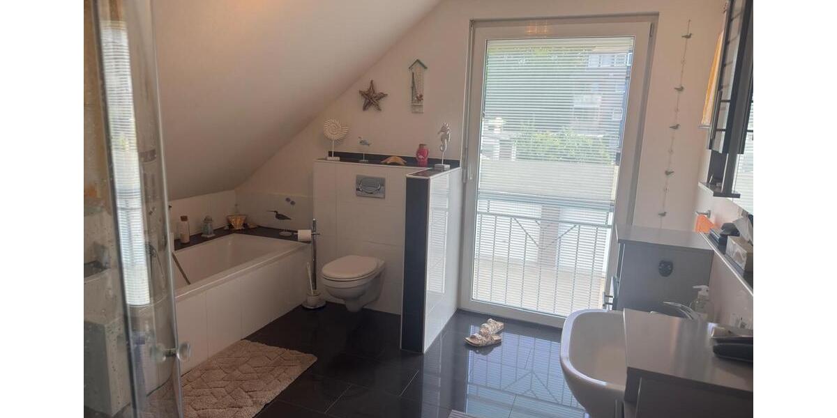 Dachgeschoßwohnung Duisburg Duisburg-Mitte - 2.5 Zimmer, 65 m&sup2;, 195.000&euro; | Angebot:26815438