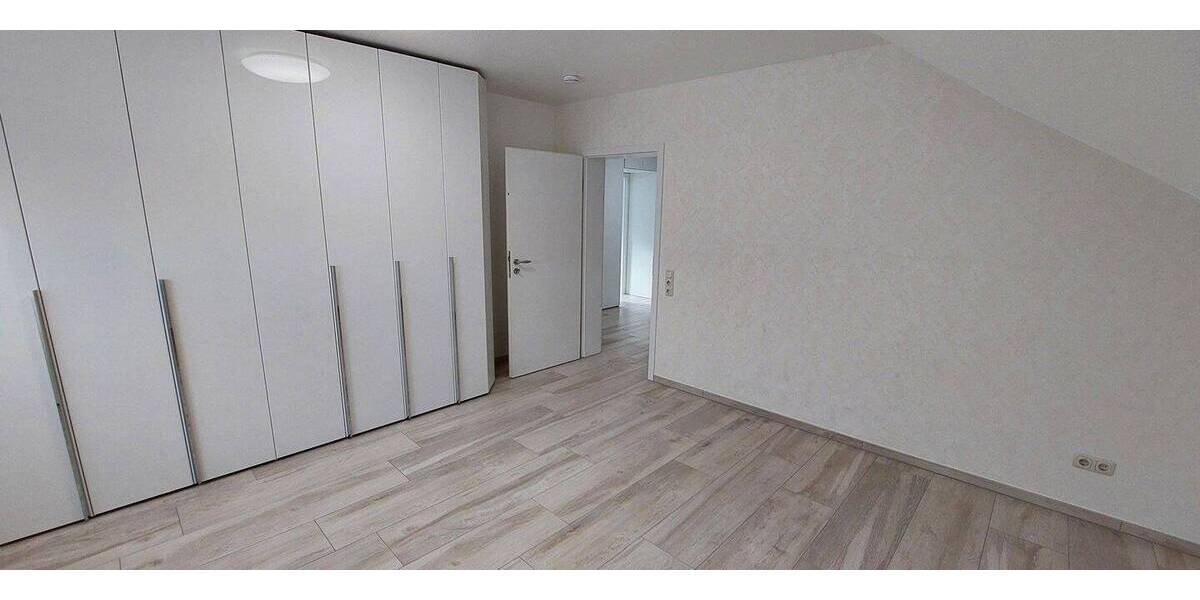 Etagenwohnung Ratingen Zentrum - 2 Zimmer, 117 m&sup2;, 1.390&euro; | Angebot:26818922
