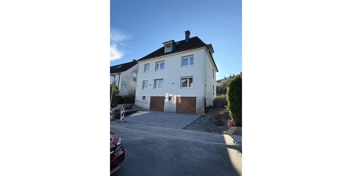 Wohnung Dachgeschoss *** hell und komplett alles neu saniert *** 3 zimmer