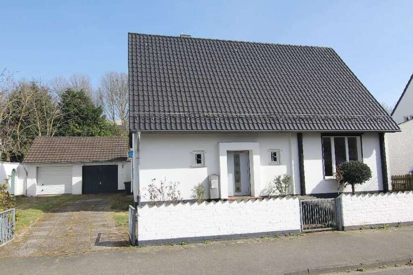 Haus zum Kaufen in Düsseldorf 1.850.000 € 120 m²