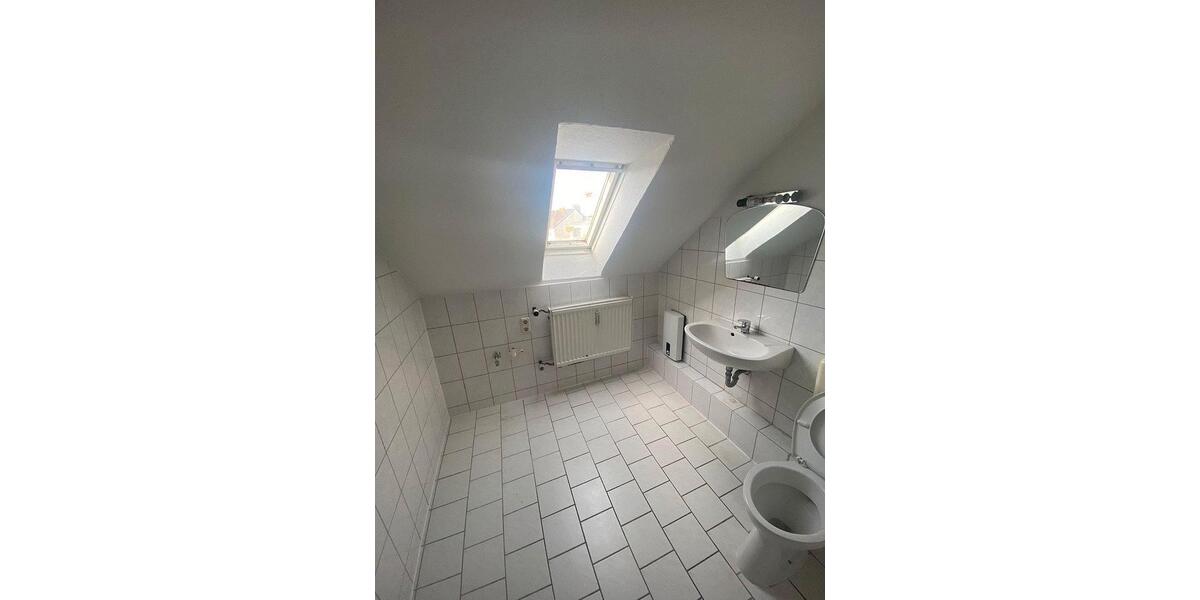 Dachgeschoßwohnung Duisburg Duisburg-Mitte - 2 Zimmer, 65 m&sup2;, 450&euro; | Angebot:26262987