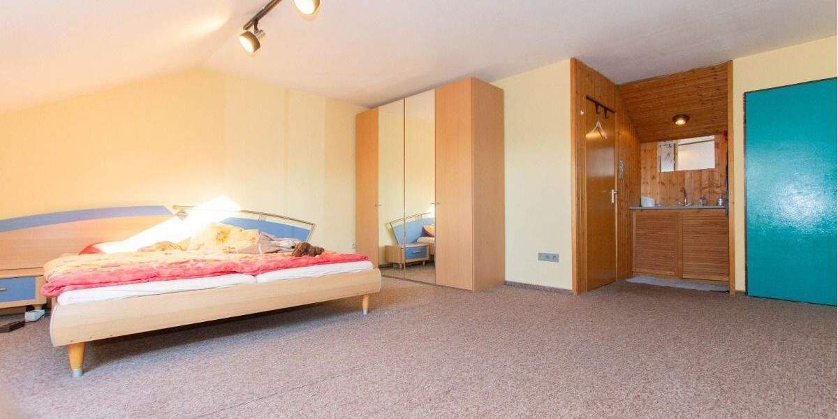 Reihenmittelhaus mit großzügigem Dachgeschoss #Garage #ruhige Lage 5 zimmer