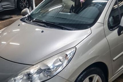 Peugeot 207 147.000 km 2.300 &euro; Bochum 44805