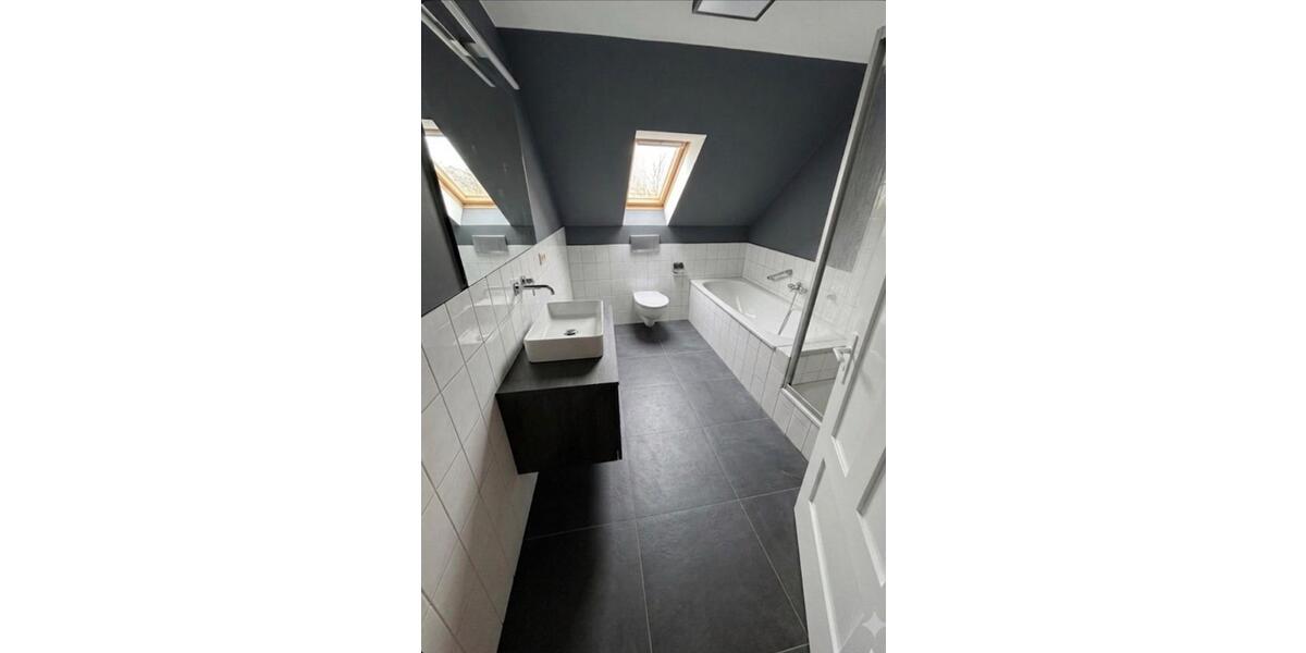Dachgeschoßwohnung Mülheim an der Ruhr - 2 Zimmer, 62 m&sup2;, 1.250&euro; | Angebot:26399842