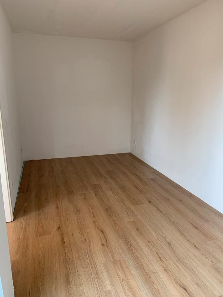 Sanierte zwei 2,5 Zimmer Wohnung mit Terrasse