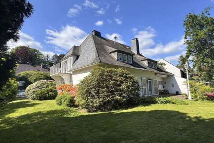 Haus zum Kaufen in Düsseldorf 2.400.000 € 235 m²