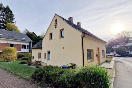 Geschichte mit Gegenwart verbinden -teilmodernisiertes Einfamilienhaus mit Baugrundstück. 5 zimmer