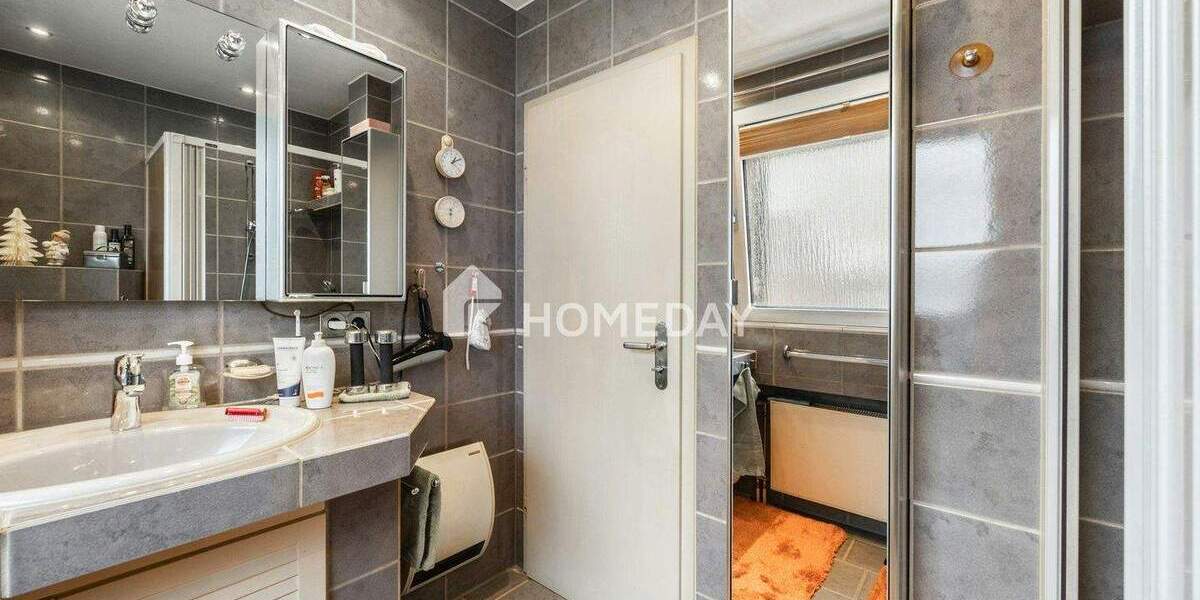 Ein Zuhause mit Substanz: durchdachter Grundriss, Terrasse mit Pergola und viel Raum für Familie 5 zimmer