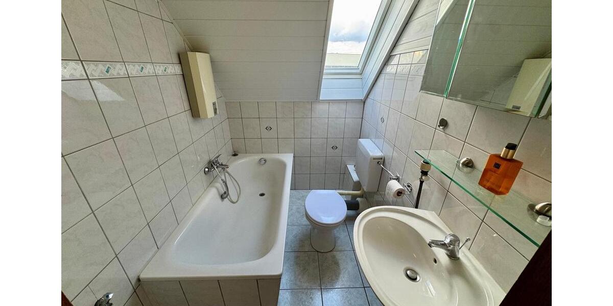 Dachgeschoßwohnung Herne Wanne - 3 Zimmer, 60 m&sup2;, 470&euro; | Angebot:26297040