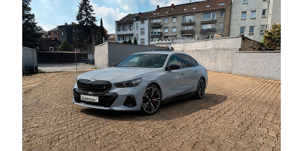 BMW i5 53.119 km 52.500 &euro; Duisburg 47137