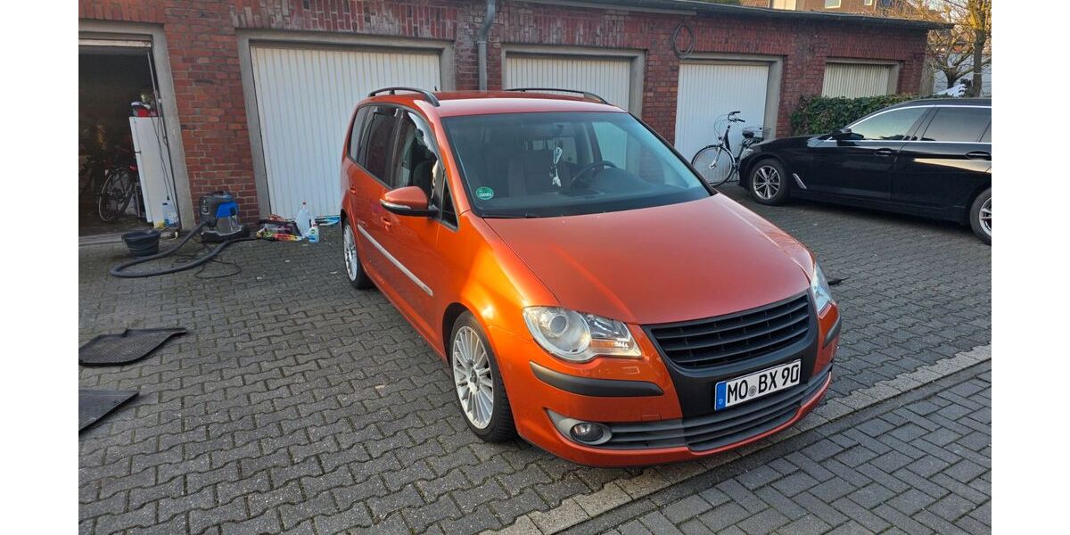 VW Touran 146.362 km 5.999 &euro; Kamp-Lintfort 47475