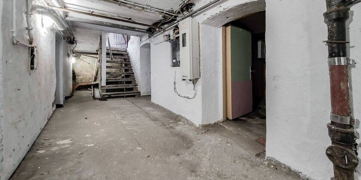 Einfamilienhaus + Mehrfamilienhaus - 7 Einheiten - 5 Garagen - freistehend 1 zimmer