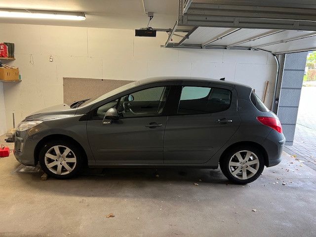 Peugeot 308 123.000 km 2.299 € Bochum 44892