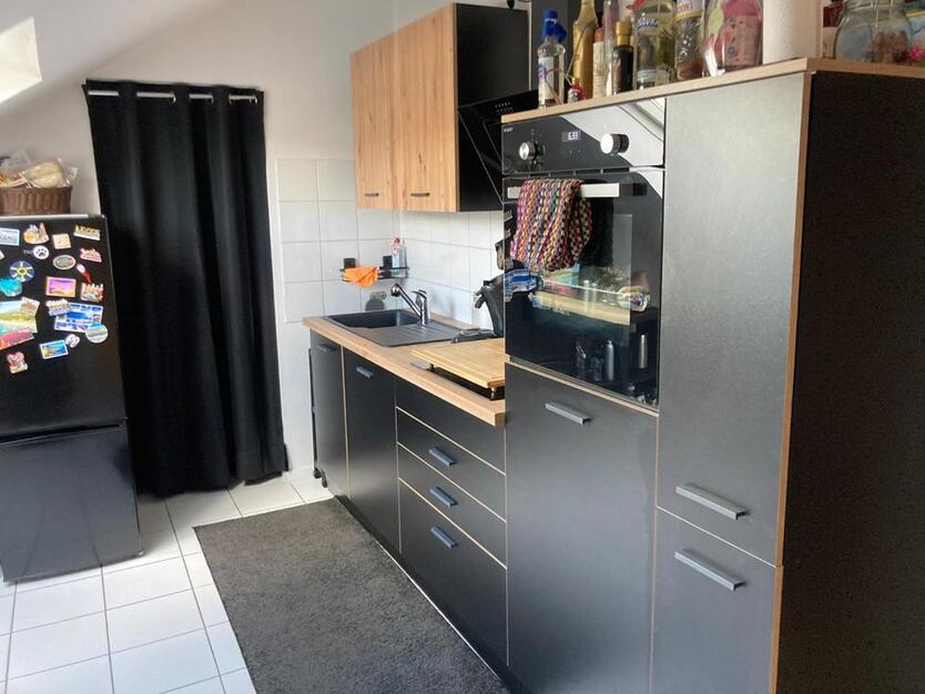 2,5-Zimmer-Dachgeschosswohnung zzgl. Kfz-Stellplatz ab 01.01.2026 zimmer