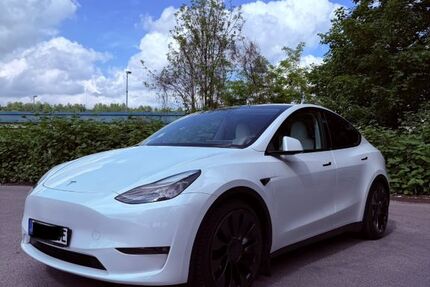 Tesla Model Y 36.000 km 38.599 &euro; Duisburg 47179