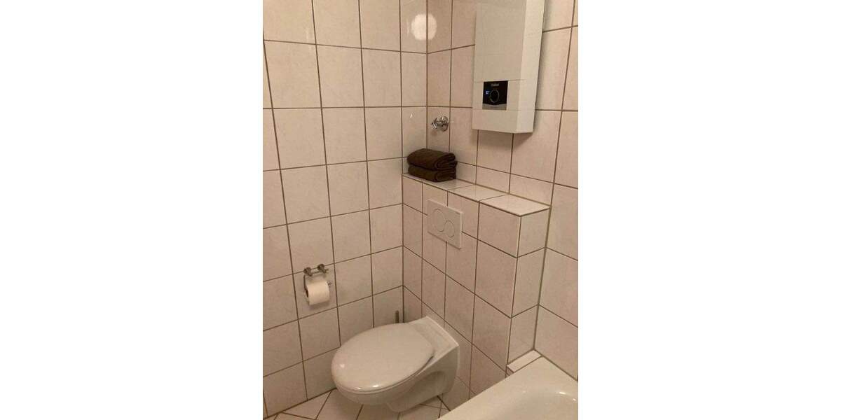 Schöne 3,5-Raum-Wohnung im 1. Obergeschoss mit Balkon, Nähe U-35 3 zimmer